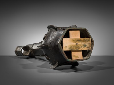 Lot 385 - A LARGE AND INSCRIBED BRONZE ARROW VASE, TOUHU, YUAN DYNASTY