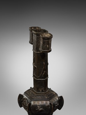 Lot 385 - A LARGE AND INSCRIBED BRONZE ARROW VASE, TOUHU, YUAN DYNASTY