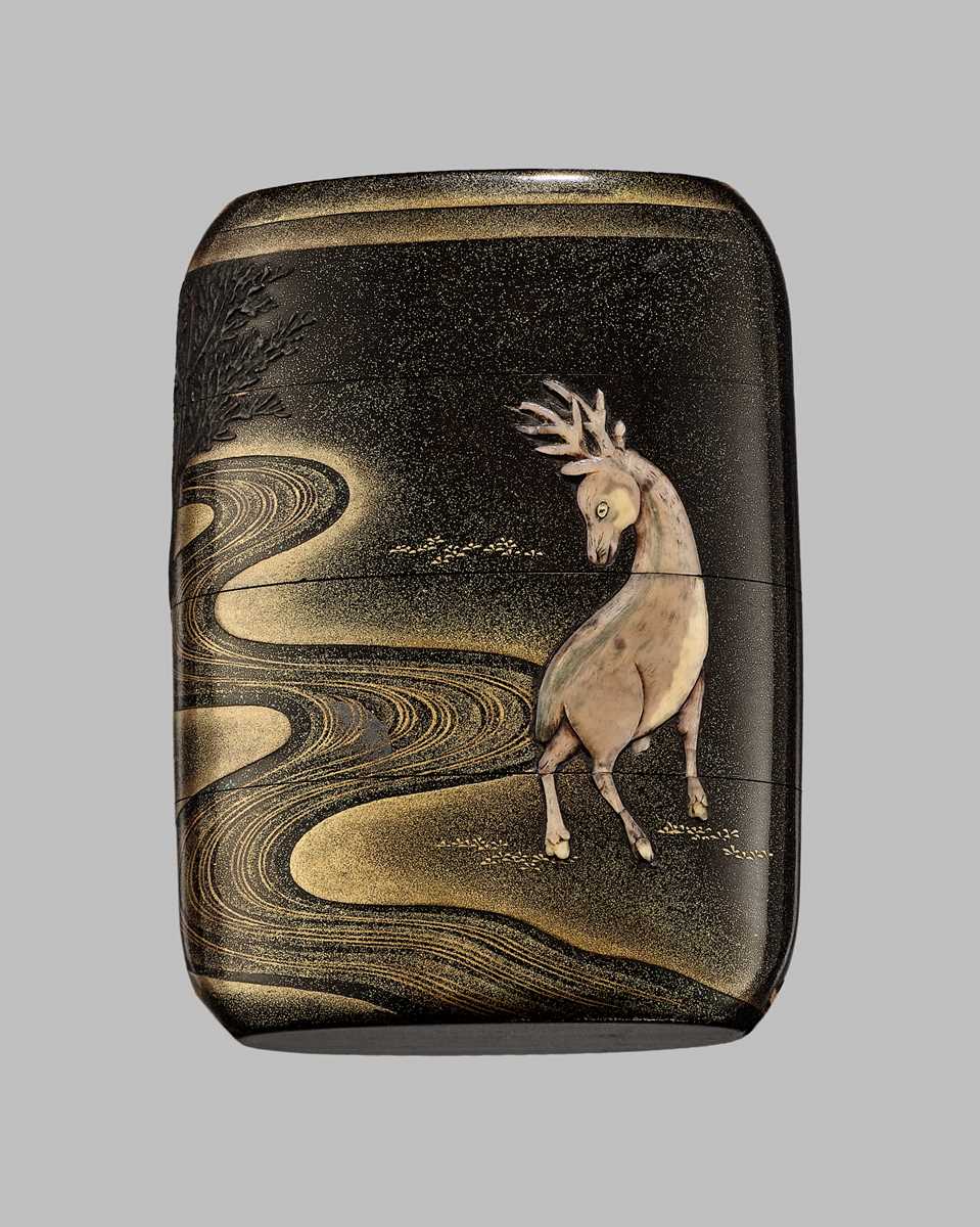 Lot 42 - A FINE BUFFALO HORN-INLAID THREE-CASE INRO OF A DEER AT NIGHT IN KASUGA PARK, NARA