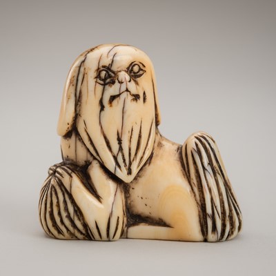 Lot 1190 - AN IVORY CARVING OF A PEKINGESE DOG, 17TH TO 18TH CENTURY