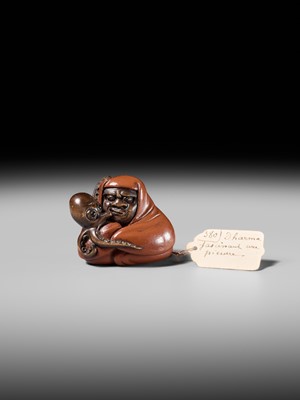 Lot 169 - A SUPERB AND RARE LACQUERED WOOD NETSUKE OF DARUMA AND OCTOPUS, CIRCLE OF IKKYU AND ITTOKUSAI