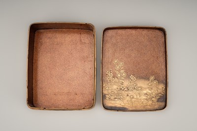 Lot 112 - A GOLD LACQUER KOBAKO DEPICTING A RIVER LANDSCAPE