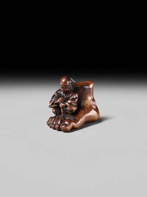 Lot 230 - HOSHUNSAI MASAYUKI: A FINE WOOD NETSUKE OF A CARVER CHISELING A GIANT FOOT