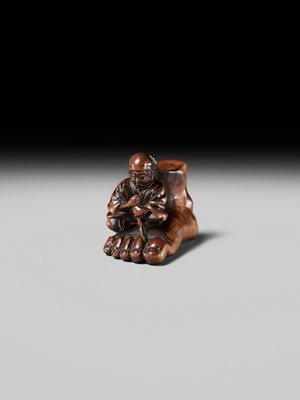 Lot 230 - HOSHUNSAI MASAYUKI: A FINE WOOD NETSUKE OF A CARVER CHISELING A GIANT FOOT