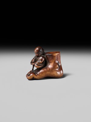 Lot 230 - HOSHUNSAI MASAYUKI: A FINE WOOD NETSUKE OF A CARVER CHISELING A GIANT FOOT