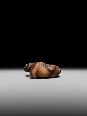 Lot 147 - A SUPERB WOOD NETSUKE OF A RECUMBENT OX, ATTRIBUTED TO OKATOMO