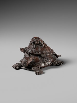 Lot 306 - A FINE WOOD OKIMONO OF THREE TURTLES IN A PYRAMID