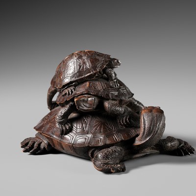 Lot 306 - A FINE WOOD OKIMONO OF THREE TURTLES IN A PYRAMID