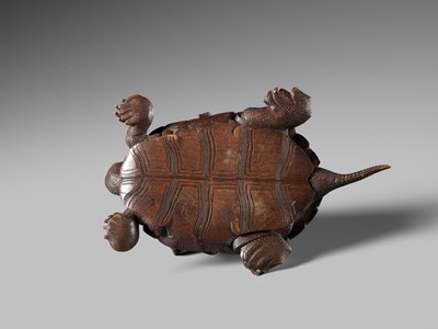 Lot 306 - A FINE WOOD OKIMONO OF THREE TURTLES IN A PYRAMID