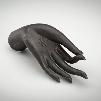 Lot 1032 - A BRONZE HAND OF BUDDHA, 1900s