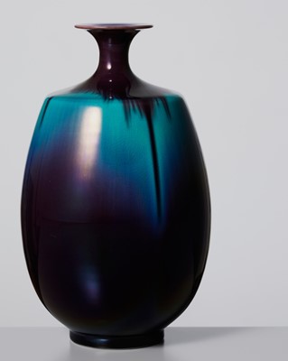 Lot 222 - TOKUDA YASOKICHI III: A FINE KUTANI GLAZED PORCELAIN VASE