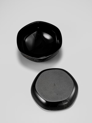 Lot 343 - TATSUYA MATSUMOTO: A SUPERB CHOSHITSU (CARVED LACQUER) BOX AND COVER WITH TACHIBANA BLOSSOMS
