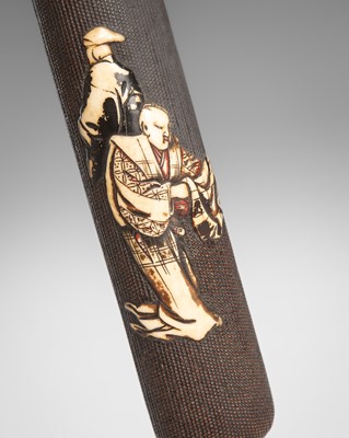 Lot 1451 - A FINE WOVEN AND INLAID RATTAN KISERUZUTSU WITH COURTIERS