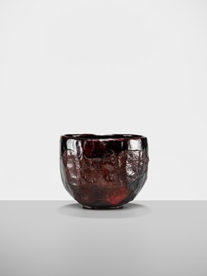 Lot 140 - A DRY LACQUER (KANSHITSU) ‘MOUNTAIN’ CHAWAN IN IMITATION OF AKA RAKU WARE