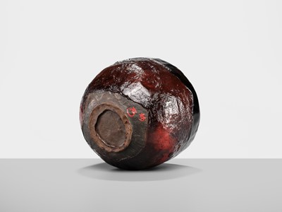 Lot 140 - A DRY LACQUER (KANSHITSU) ‘MOUNTAIN’ CHAWAN IN IMITATION OF AKA RAKU WARE