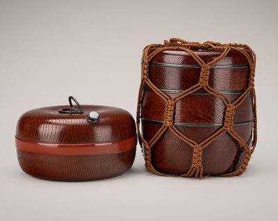 Lot 143 - A FINE WOOD AND LACQUER JUBAKO AND TEAPOT (PORTABLE PICNIC SET)