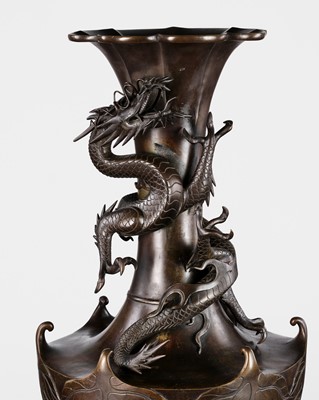 Lot 11 - A MONUMENTAL BRONZE VASE WITH DRAGON