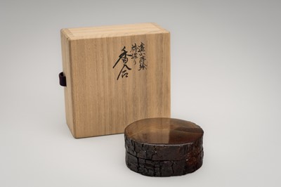 Lot 95 - A RARE LACQUERED BAMBOO KOGO (INCENSE CONTAINER) WITH MOUNTAINS