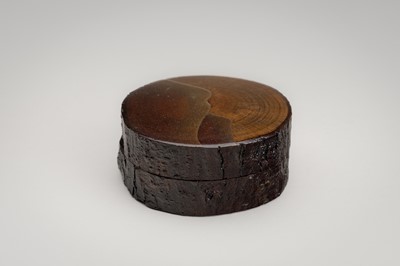 Lot 95 - A RARE LACQUERED BAMBOO KOGO (INCENSE CONTAINER) WITH MOUNTAINS