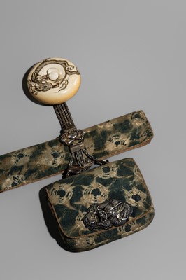 Lot 243 - A GREEN ‘DRAGON’ LEATHER TABAKO-IRE (POUCH) WITH SILVER FITTINGS