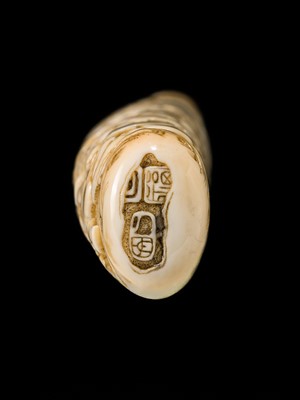 Lot 54 - A FINE IVORY KISERUZUTSU WITH THE SEVEN LUCKY GODS (SHICHIFUKUJIN)