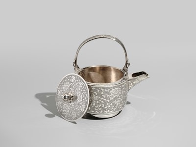 Lot 29 - A FINE AND LARGE SILVER SAKE EWER WITH PEONY FLOWERS
