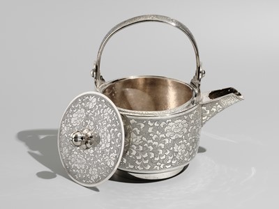 Lot 29 - A FINE AND LARGE SILVER SAKE EWER WITH PEONY FLOWERS