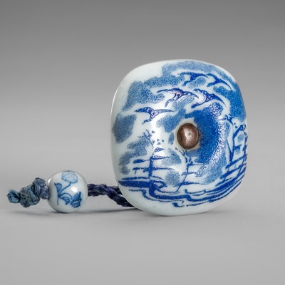 Lot 1781 - A BLUE AND WHITE PORCELAIN MANJU NETSUKE WITH OJIME