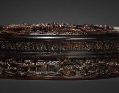 Lot 132 - A CARVED TORTOISESHELL ‘FIGURAL’ SNUFF BOX AND COVER, QING DYNASTY