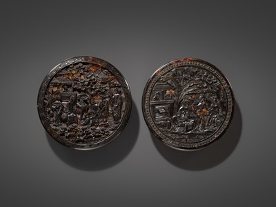 Lot 132 - A CARVED TORTOISESHELL ‘FIGURAL’ SNUFF BOX AND COVER, QING DYNASTY