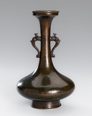 Lot 786 - A BRONZE VASE WITH DRAGON-FORM HANDLES, QING DYNASTY