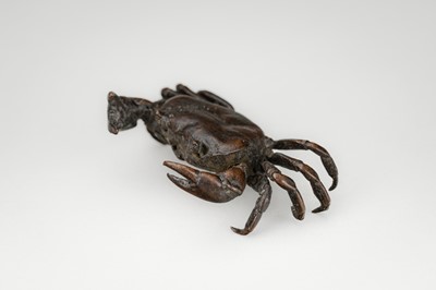 Lot 1452 - YASUNOSUKE: A SMALL BRONZE OKIMONO OF A CRAB