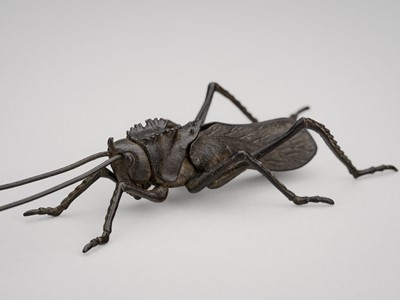 Lot 1458 - YASUNOSUKE: A BRONZE ARTICULATED OKIMONO OF A CRICKET