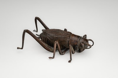 Lot 1454 - YASUNOSUKE: A BRONZE OKIMONO OF A GRASSHOPPER