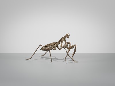 Lot 66 - YASUNOSUKE: A BRONZE ARTICULATED OKIMONO OF A PRAYING MANTIS
