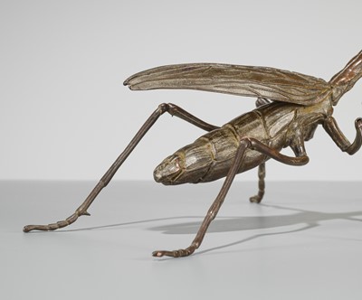 Lot 66 - YASUNOSUKE: A BRONZE ARTICULATED OKIMONO OF A PRAYING MANTIS