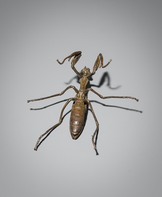 Lot 66 - YASUNOSUKE: A BRONZE ARTICULATED OKIMONO OF A PRAYING MANTIS