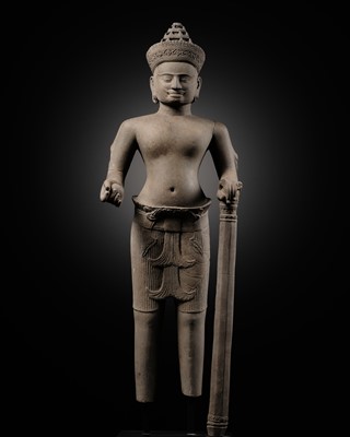 Lot 254 - A RARE AND IMPORTANT SANDSTONE FIGURE OF VISHNU, ANGKOR PERIOD, PRE-RUP STYLE