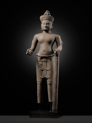 Lot 254 - A RARE AND IMPORTANT SANDSTONE FIGURE OF VISHNU, ANGKOR PERIOD, PRE-RUP STYLE