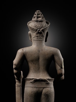 Lot 254 - A RARE AND IMPORTANT SANDSTONE FIGURE OF VISHNU, ANGKOR PERIOD, PRE-RUP STYLE