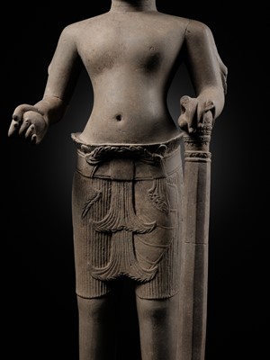 Lot 254 - A RARE AND IMPORTANT SANDSTONE FIGURE OF VISHNU, ANGKOR PERIOD, PRE-RUP STYLE
