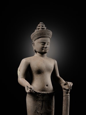 Lot 254 - A RARE AND IMPORTANT SANDSTONE FIGURE OF VISHNU, ANGKOR PERIOD, PRE-RUP STYLE