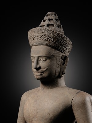 Lot 254 - A RARE AND IMPORTANT SANDSTONE FIGURE OF VISHNU, ANGKOR PERIOD, PRE-RUP STYLE