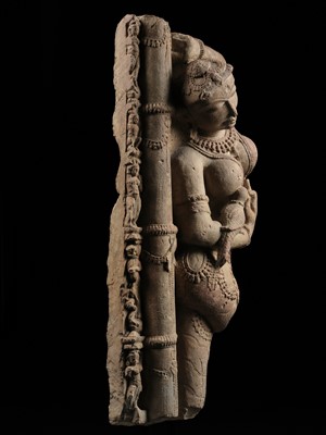 Lot 194 - A PINK SANDSTONE FIGURE OF A CELESTIAL BEAUTY, SURASUNDARI, 11TH CENTURY