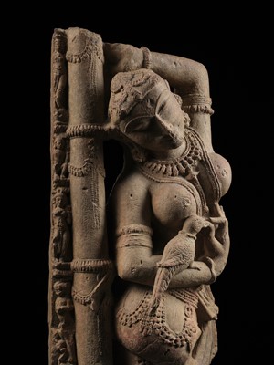 Lot 194 - A PINK SANDSTONE FIGURE OF A CELESTIAL BEAUTY, SURASUNDARI, 11TH CENTURY