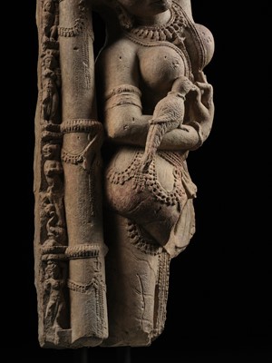 Lot 194 - A PINK SANDSTONE FIGURE OF A CELESTIAL BEAUTY, SURASUNDARI, 11TH CENTURY