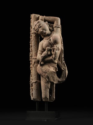 Lot 194 - A PINK SANDSTONE FIGURE OF A CELESTIAL BEAUTY, SURASUNDARI, 11TH CENTURY
