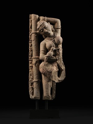 Lot 194 - A PINK SANDSTONE FIGURE OF A CELESTIAL BEAUTY, SURASUNDARI, 11TH CENTURY