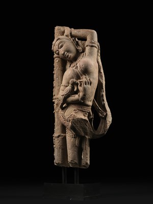 Lot 194 - A PINK SANDSTONE FIGURE OF A CELESTIAL BEAUTY, SURASUNDARI, 11TH CENTURY