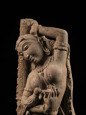 Lot 194 - A PINK SANDSTONE FIGURE OF A CELESTIAL BEAUTY, SURASUNDARI, 11TH CENTURY